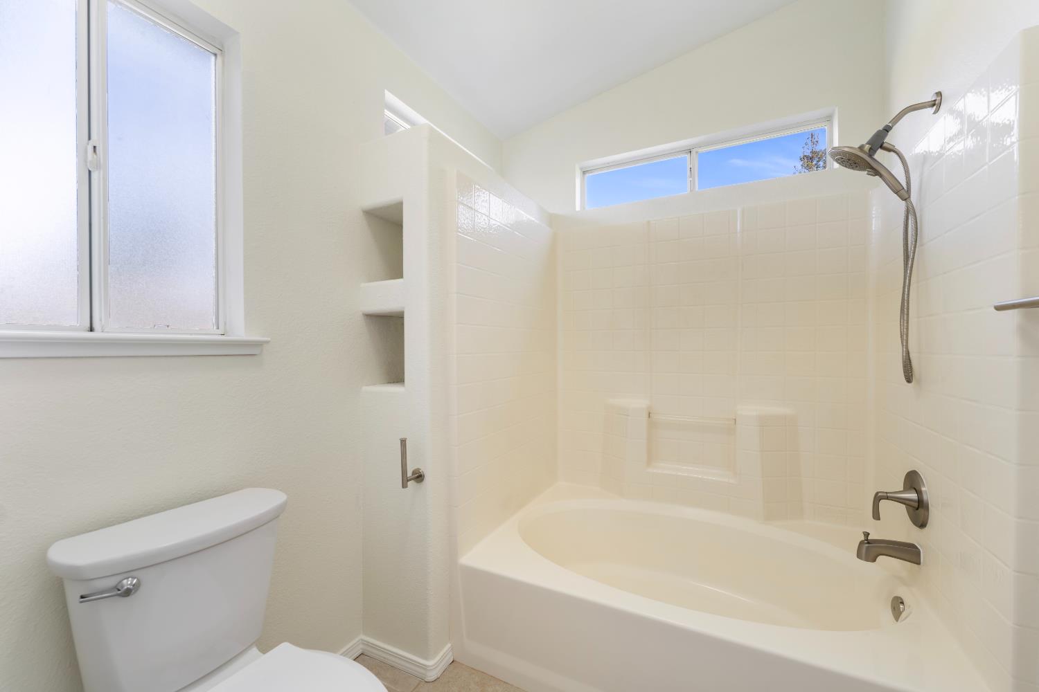 520 South Burgundy Street Kerman, CA 93630 - Photo 33 of 44