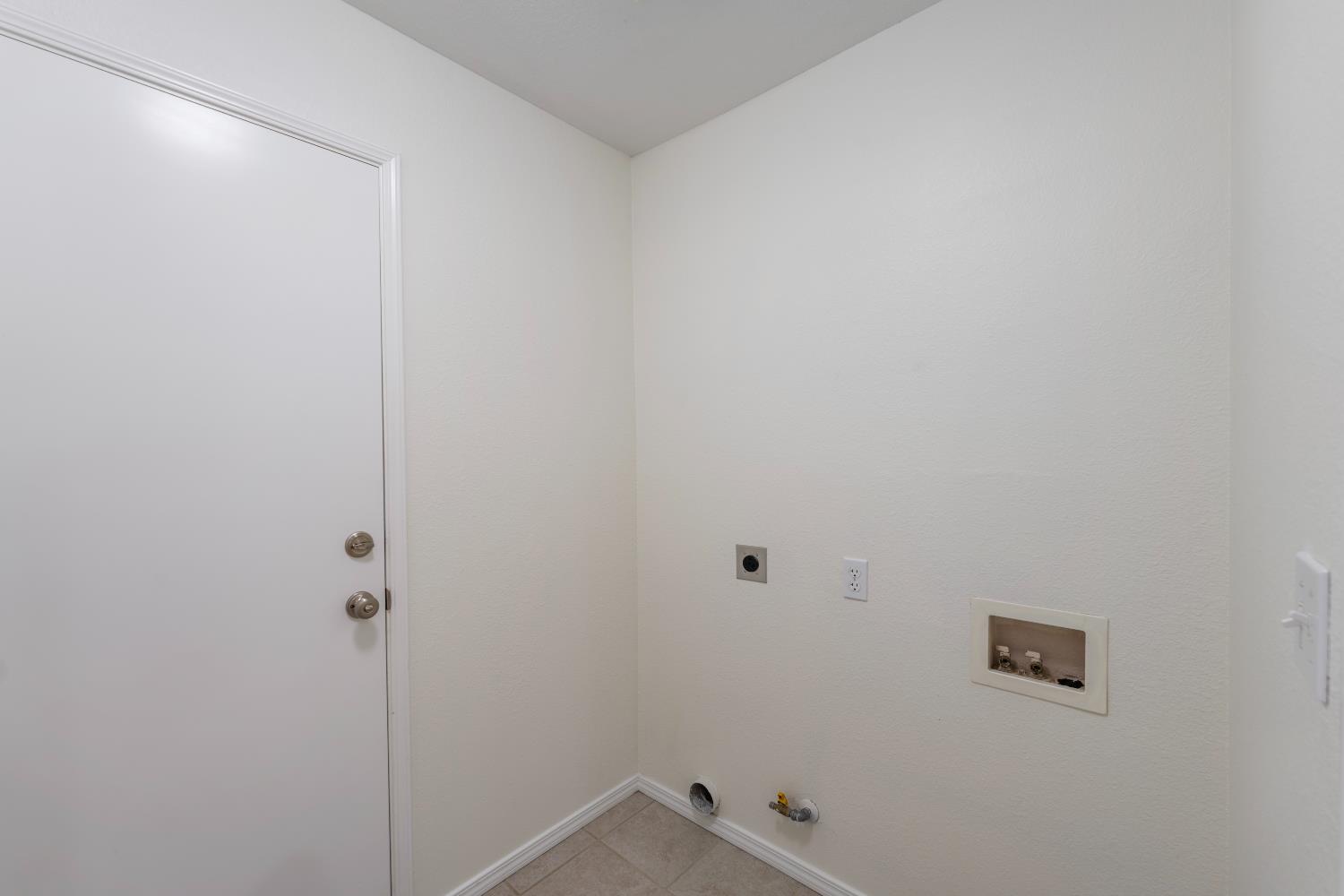 520 South Burgundy Street Kerman, CA 93630 - Photo 38 of 44