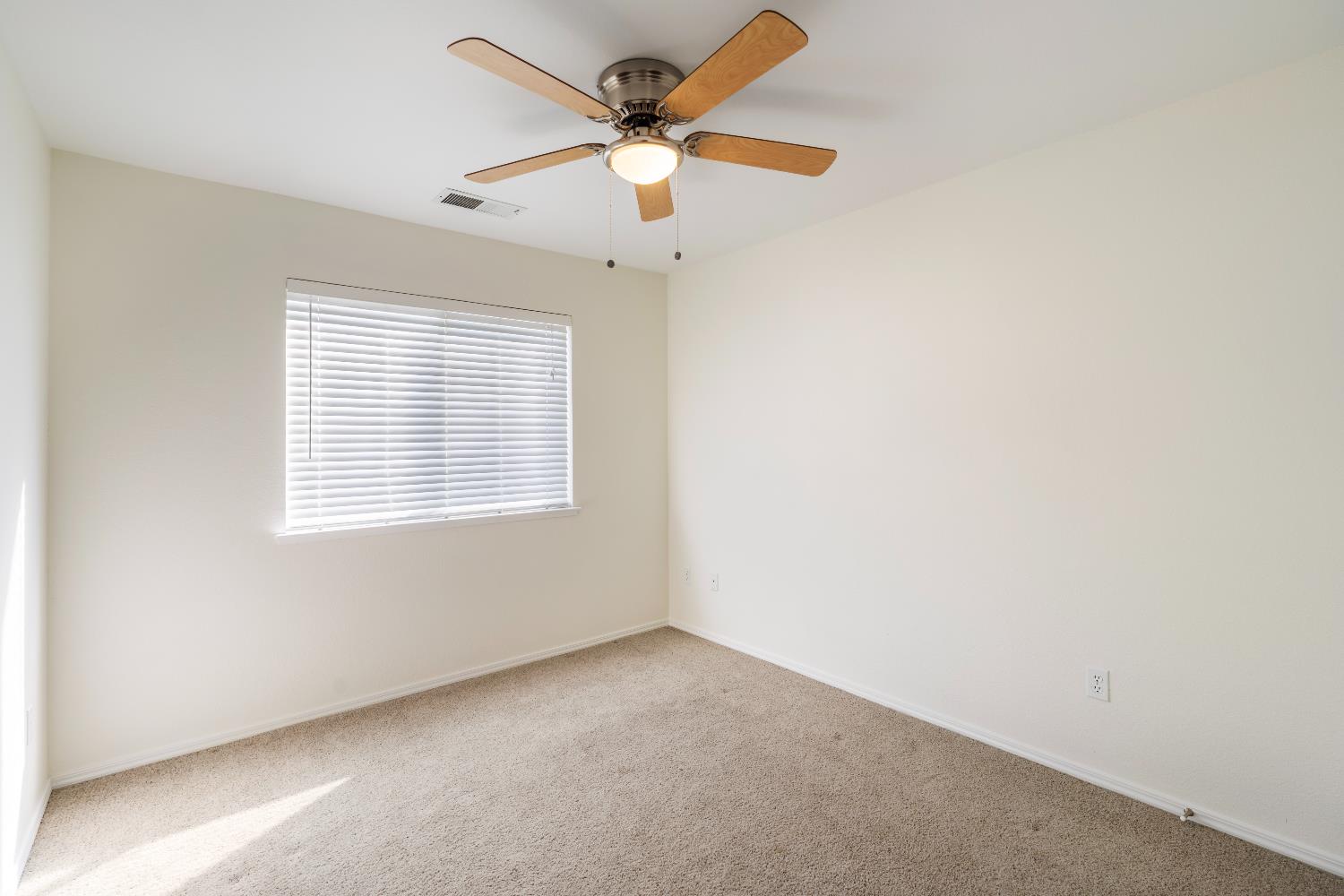 520 South Burgundy Street Kerman, CA 93630 - Photo 40 of 44