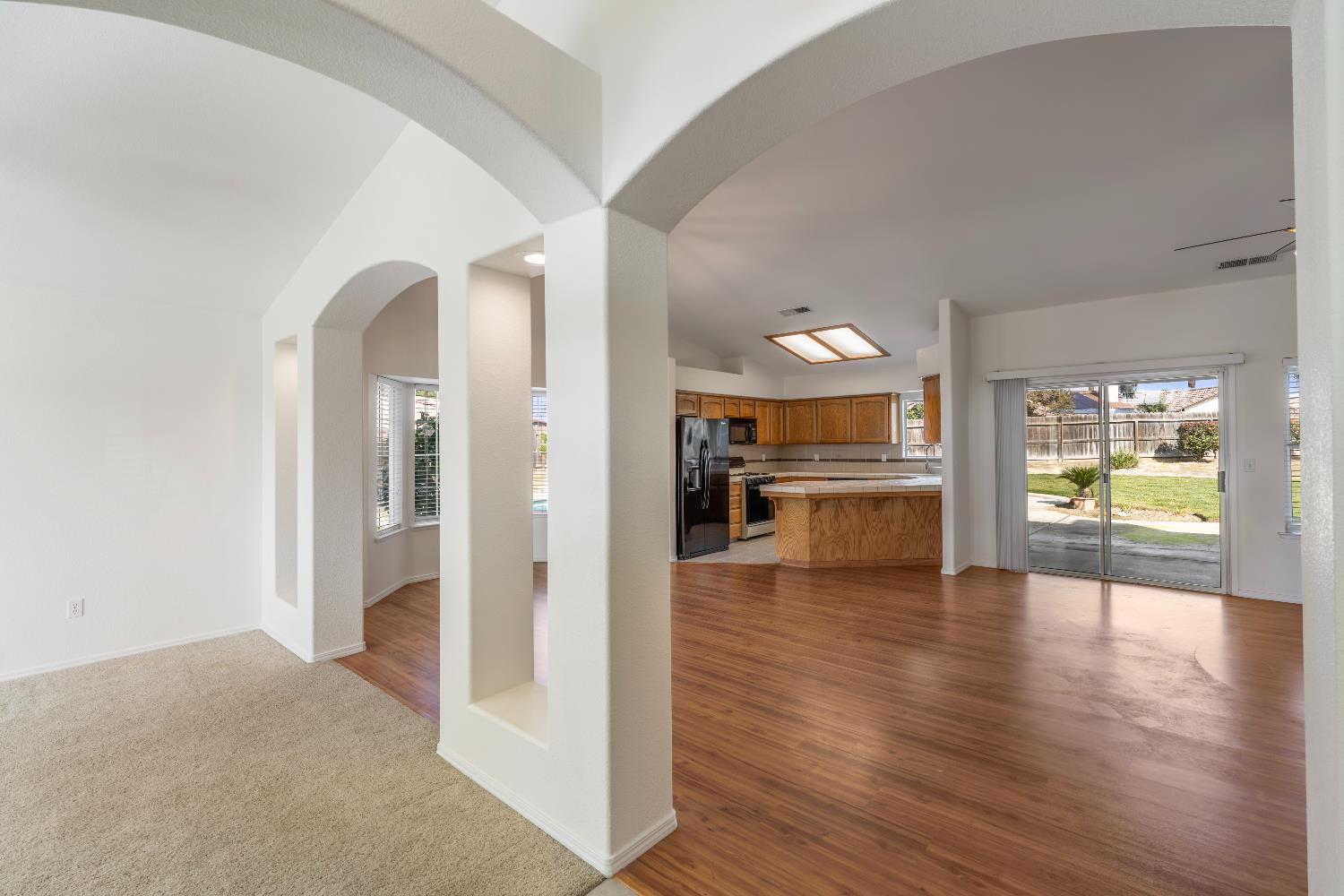 520 South Burgundy Street Kerman, CA 93630 - Photo 6 of 44