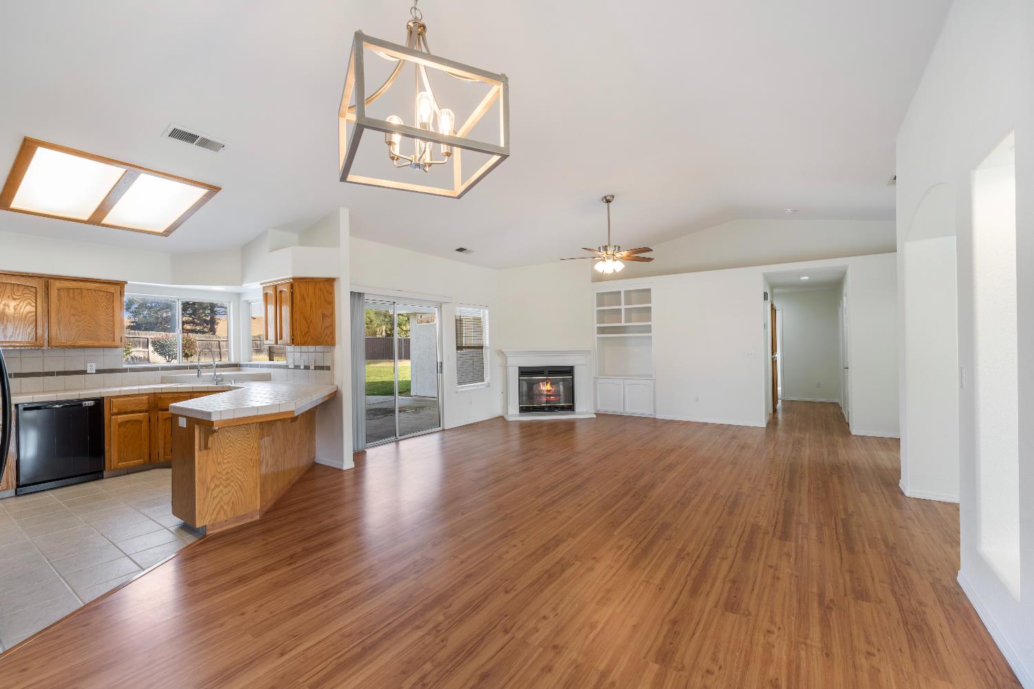 520 South Burgundy Street Kerman, CA 93630 - Photo 8 of 44