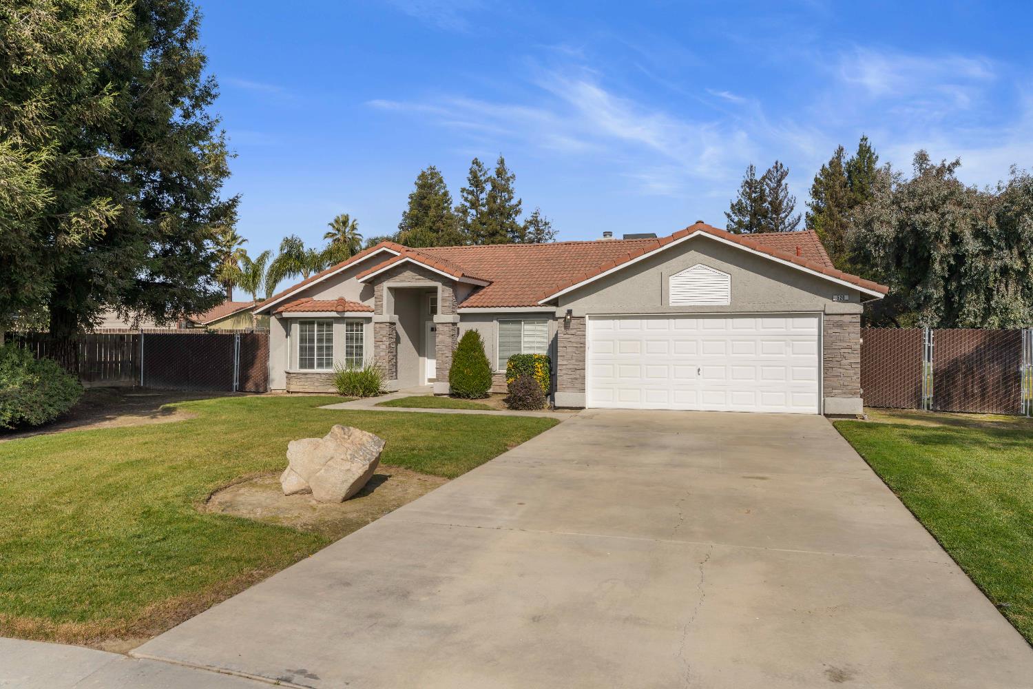 520 South Burgundy Street Kerman, CA 93630 - Photo 9 of 44