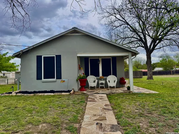 $315,000 | 1615 Lorenzo Street, Castroville, TX 78009