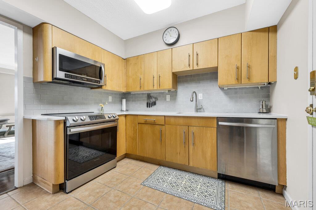 900 South Hanley Road, Unit 12E Clayton, MO 63105 - Photo 14 of 46