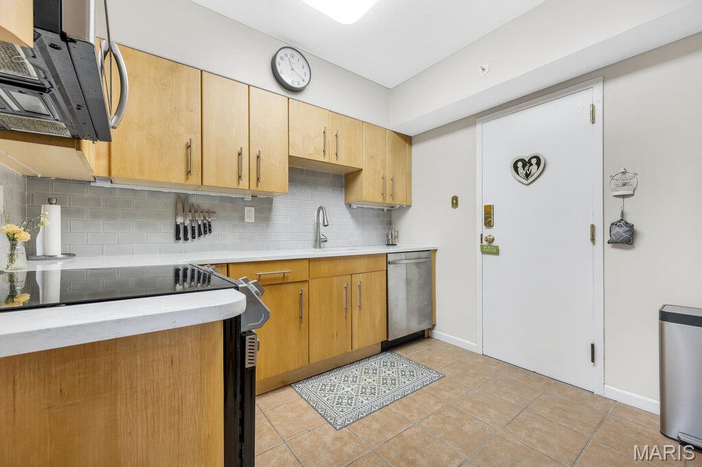 900 South Hanley Road, Unit 12E Clayton, MO 63105 - Photo 15 of 46