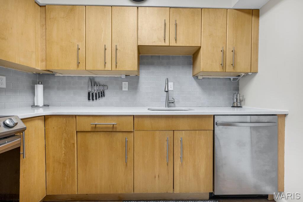 900 South Hanley Road, Unit 12E Clayton, MO 63105 - Photo 17 of 46