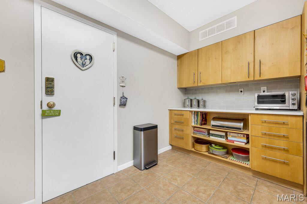 900 South Hanley Road, Unit 12E Clayton, MO 63105 - Photo 18 of 46