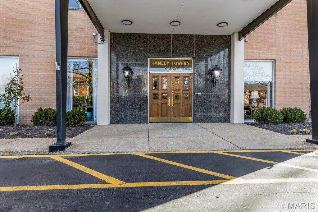 900 South Hanley Road, Unit 12E Clayton, MO 63105 - Photo 2 of 46