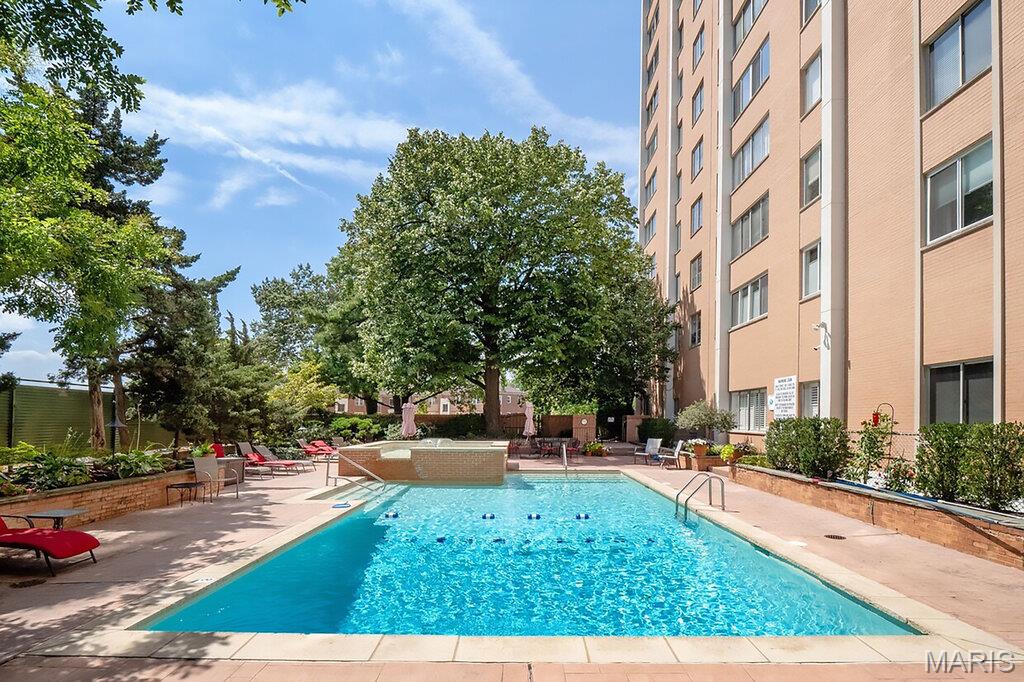 900 South Hanley Road, Unit 12E Clayton, MO 63105 - Photo 39 of 46