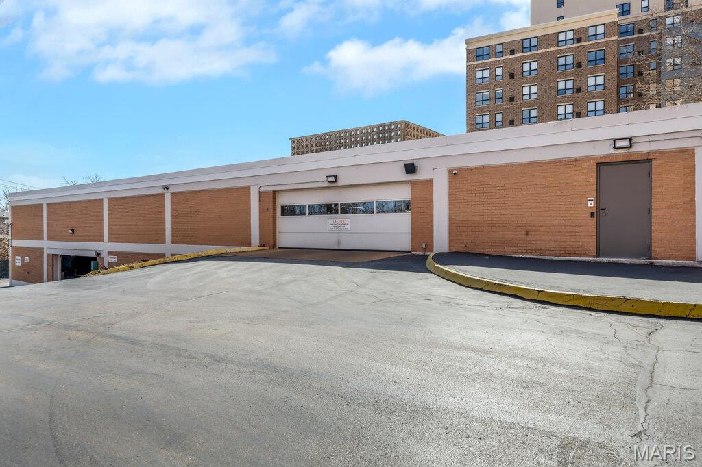 900 South Hanley Road, Unit 12E Clayton, MO 63105 - Photo 40 of 46
