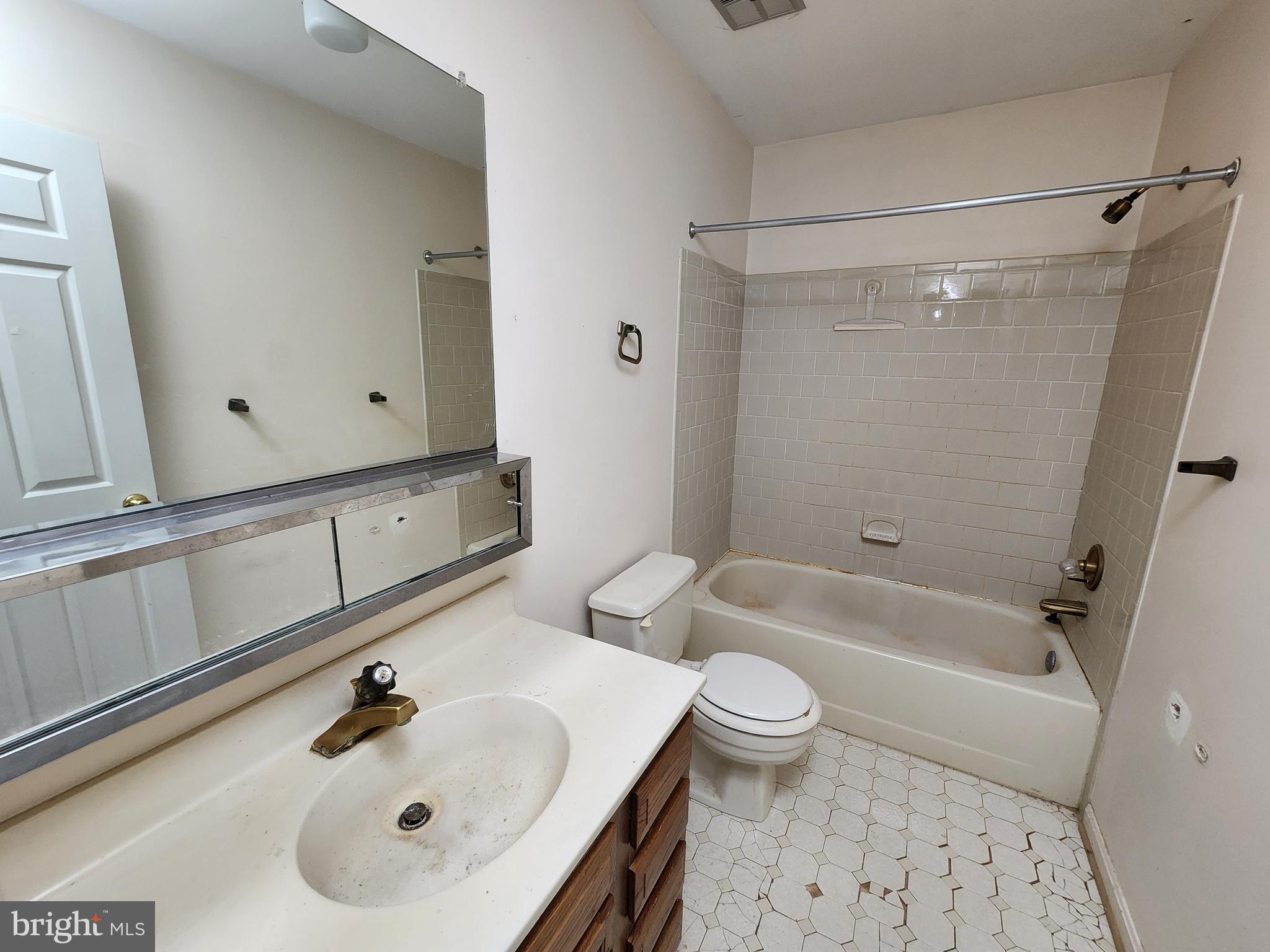 4205 Glenn Dale Road Bowie, MD 20720 - Photo 19 of 23 Bathroom