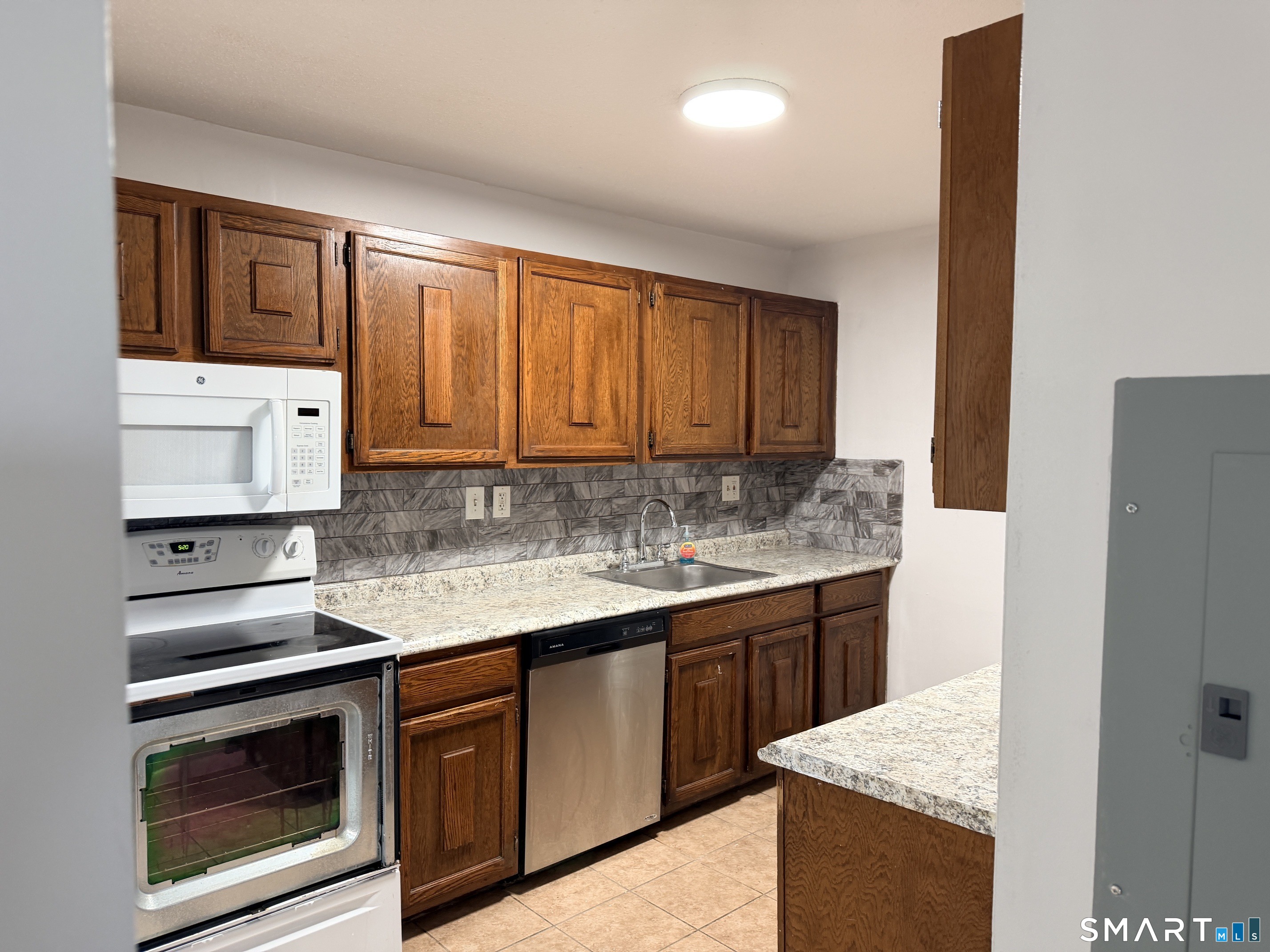 140 Kane Street, Unit C1 West Hartford, CT 06119 - Photo 3 of 11