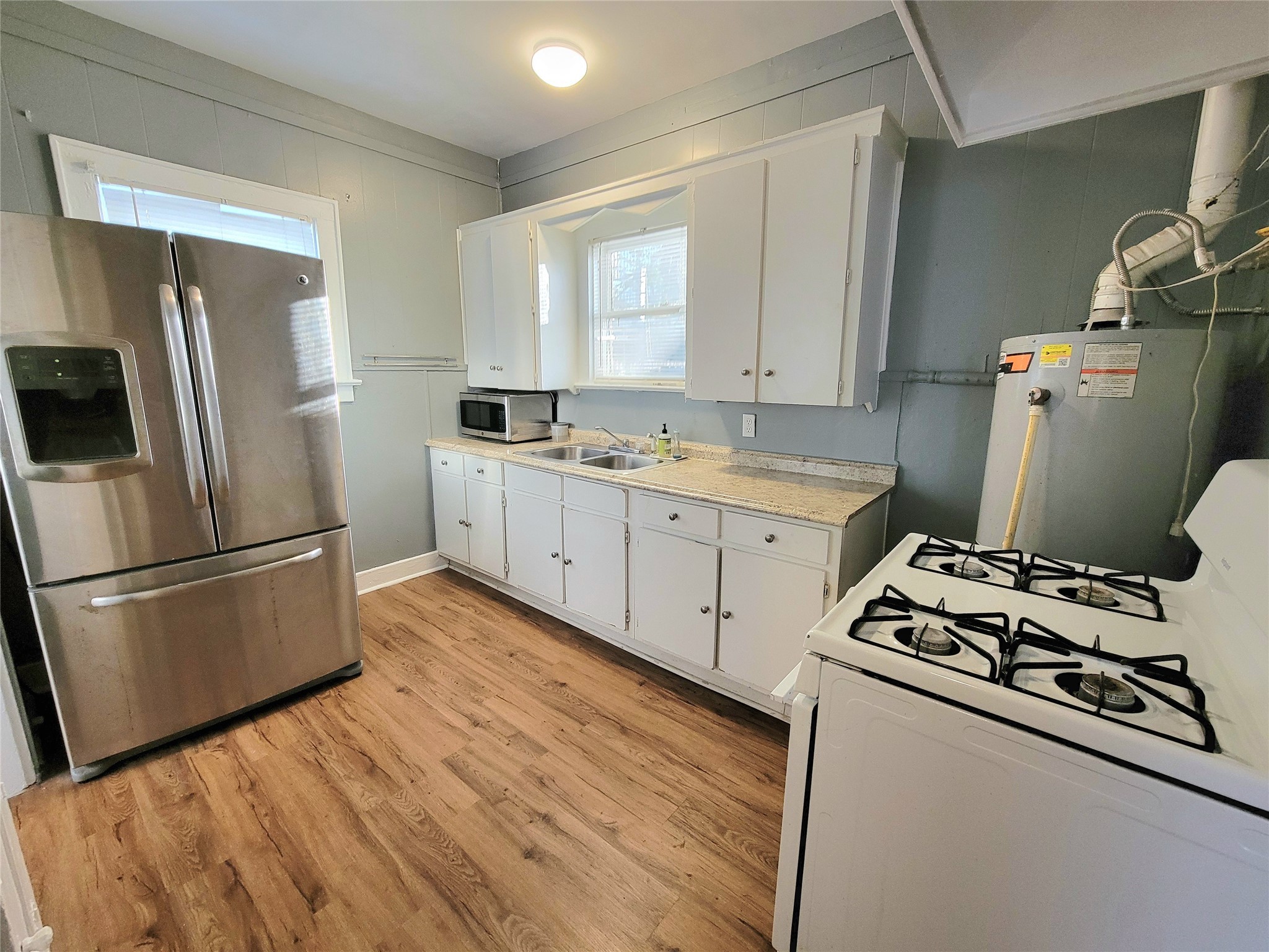 2811 Chenevert Street Houston, TX 77004 - Photo 13 of 26 a kitchen with a sink a stove and refrigerator