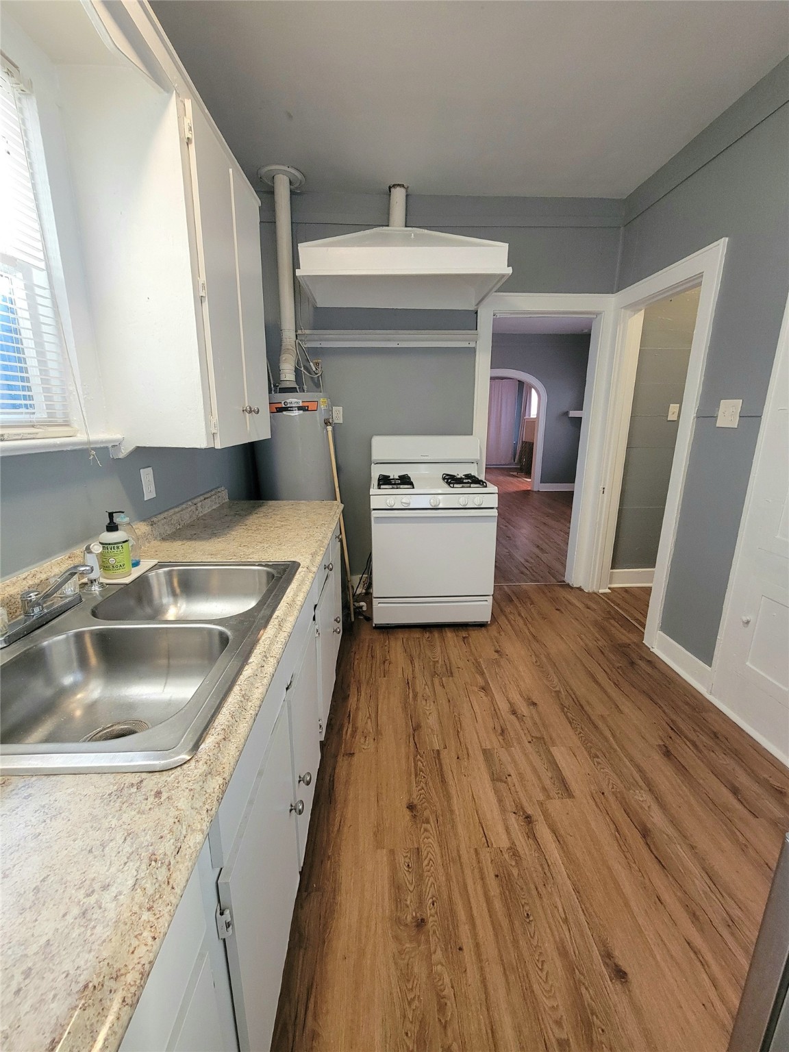 2811 Chenevert Street Houston, TX 77004 - Photo 14 of 26 a kitchen that has a sink and a oven