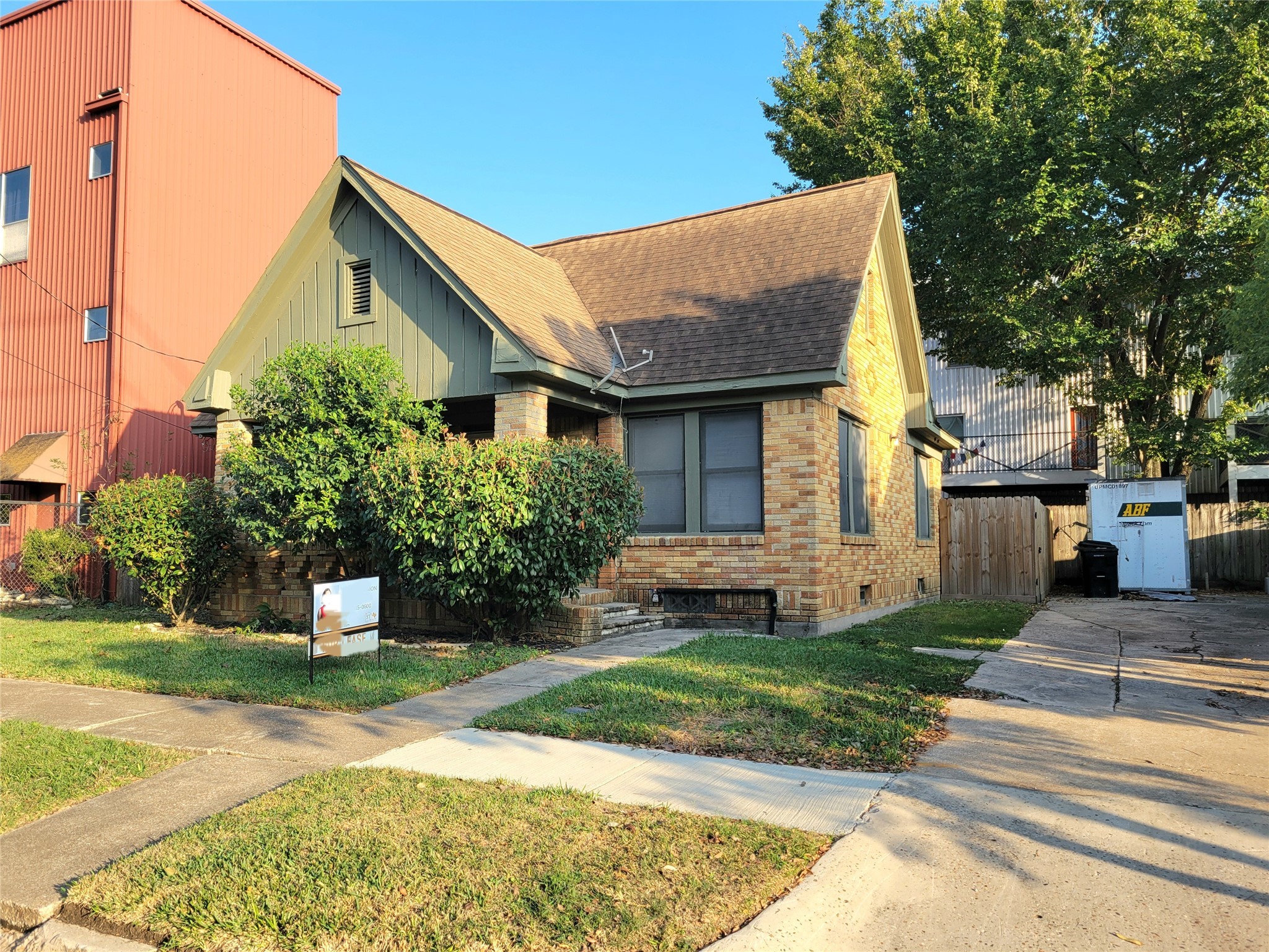 2811 Chenevert Street Houston, TX 77004 - Photo 2 of 26 a front view of a house with a yard