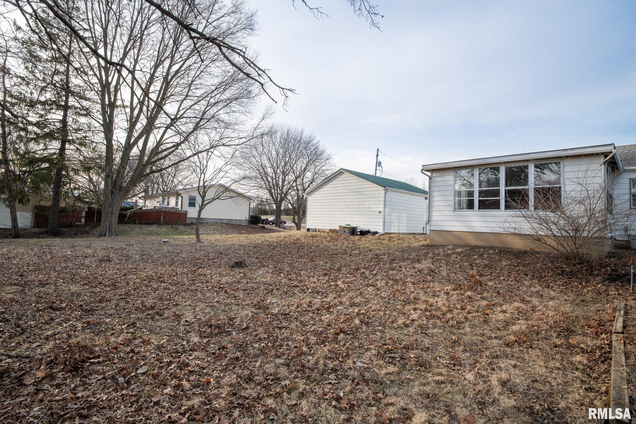 1109 Kern Road Washington, IL 61571 - Photo 6 of 37 Gallery Image 6