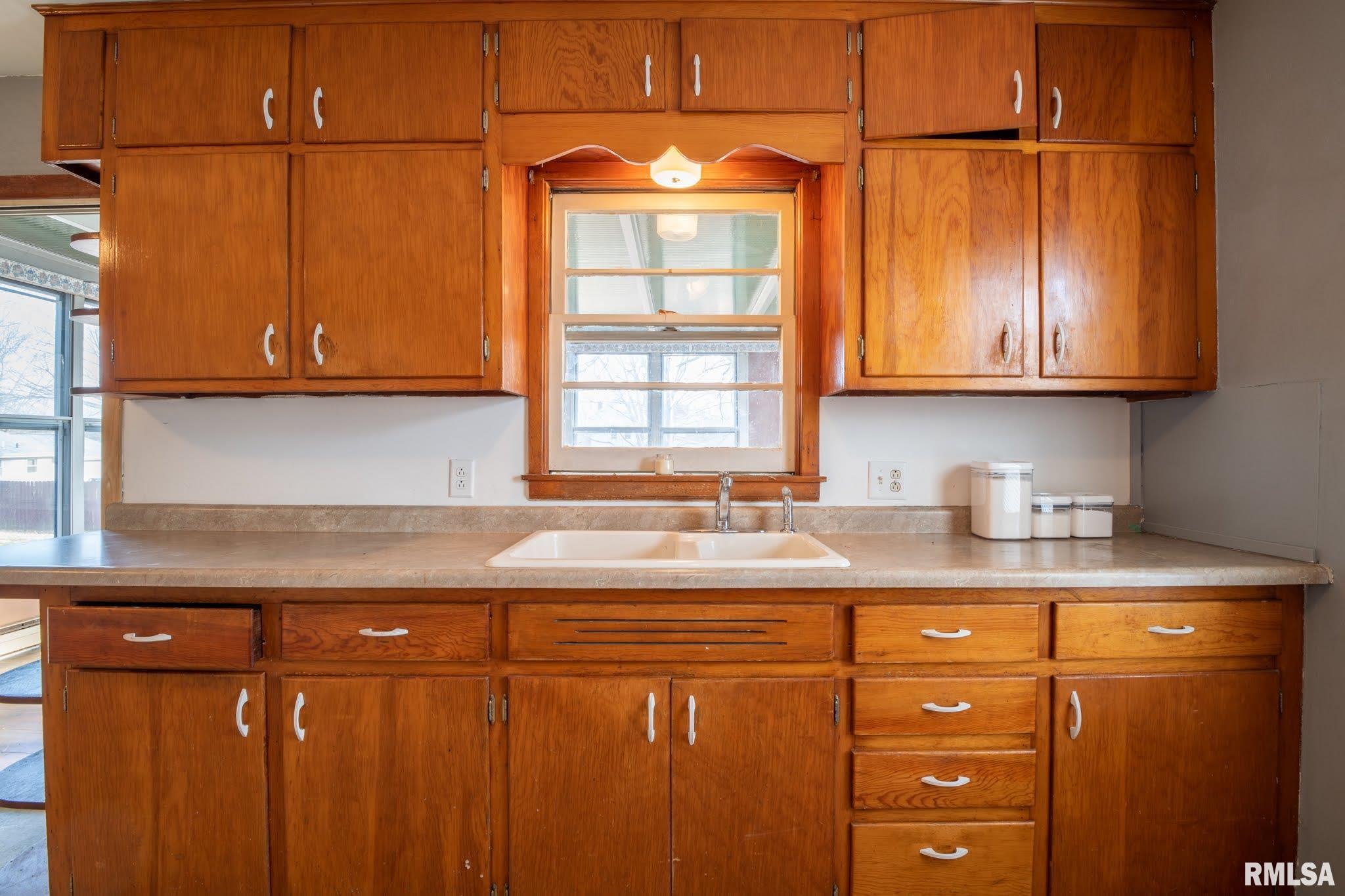 1109 Kern Road Washington, IL 61571 - Photo 9 of 37 Gallery Image 9