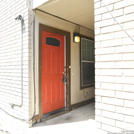 $875 | 5527 Lochmoor, Unit 2, San Antonio, TX 78244