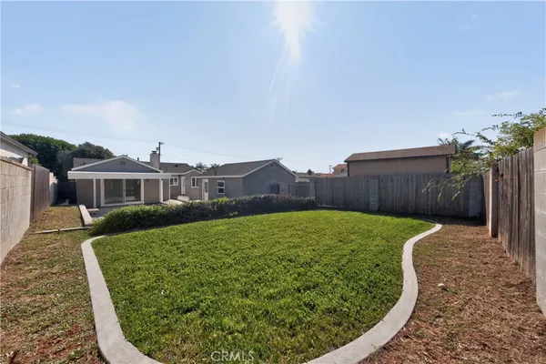 a view of a house with a backyard