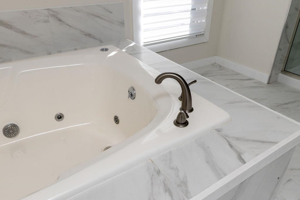 1368 Bluewater Road Harrisonburg, VA 22801 - Photo 24 of 52 a bathroom with a tub