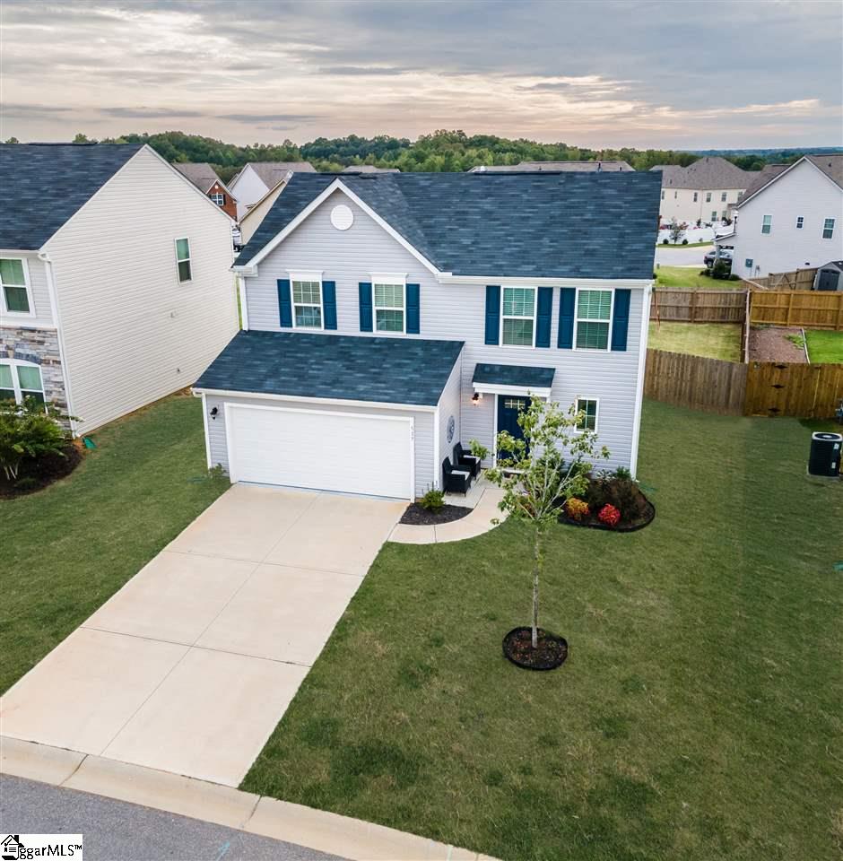 517 Bucklebury Road Greer, SC 29651 - Photo 2 of 36 Gallery Image 2