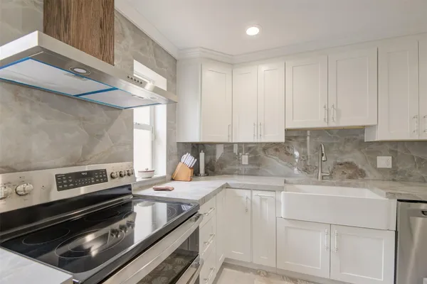 $3,190,700 | 4821 Northeast 28th Avenue, Lighthouse Point, FL 33064