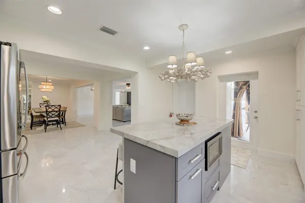 $3,190,700 | 4821 Northeast 28th Avenue, Lighthouse Point, FL 33064