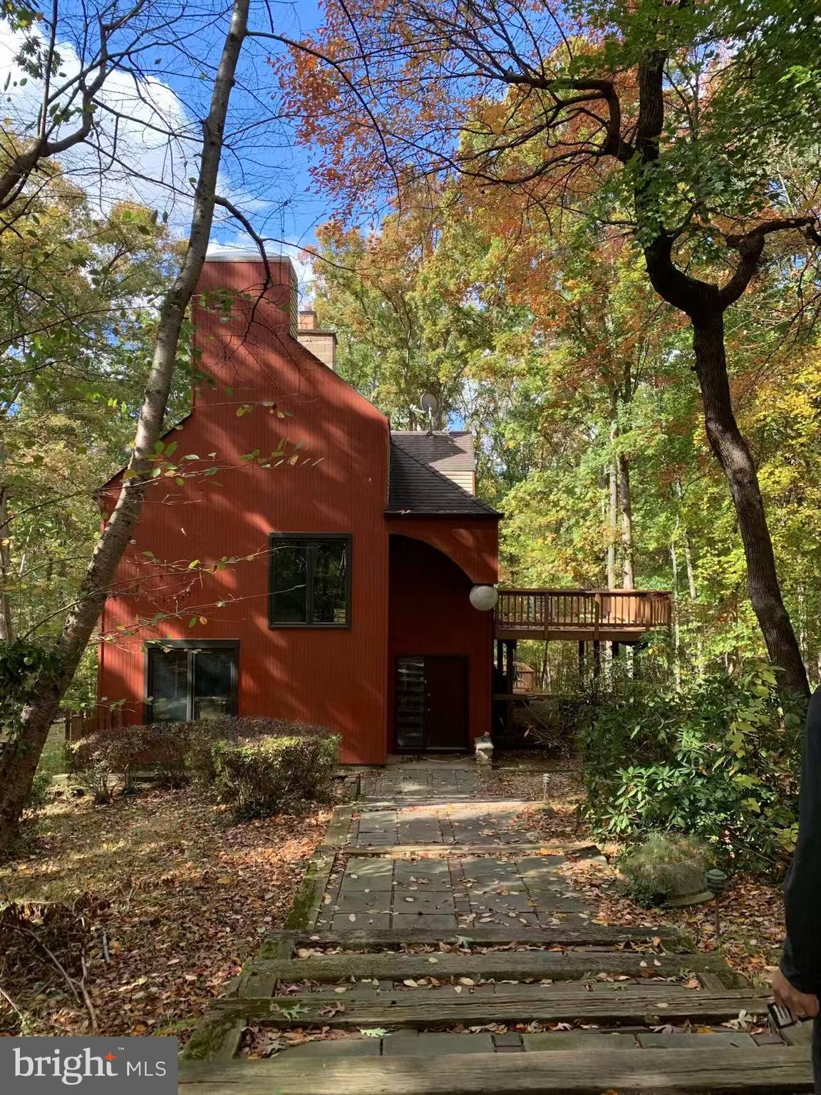 10817 Cross School Road Reston, VA 20191 - Photo 2 of 4