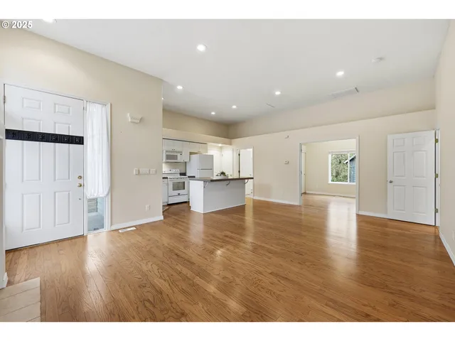 $425,000 | 1398 Southwest Binford Lake Parkway, Gresham, OR 97080