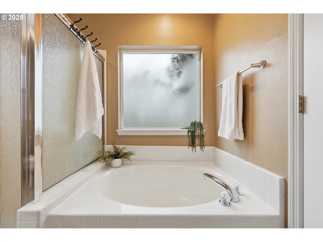 $425,000 | 1398 Southwest Binford Lake Parkway, Gresham, OR 97080