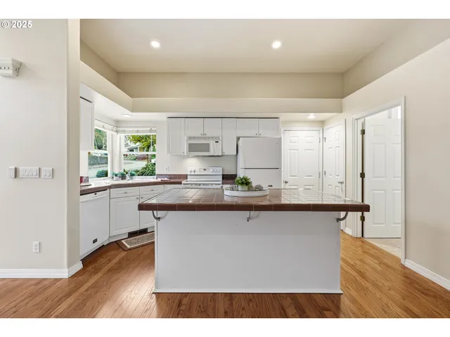 $425,000 | 1398 Southwest Binford Lake Parkway, Gresham, OR 97080