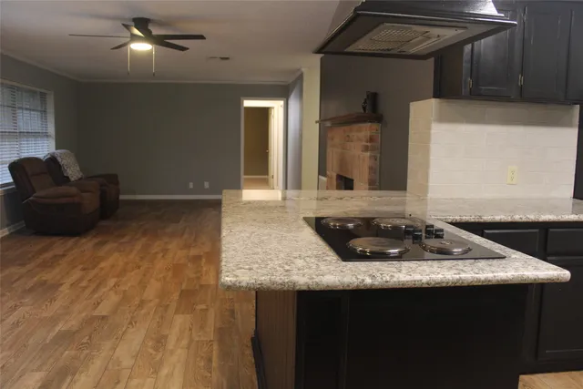 $1,600 | 265 Wayne Drive, Clute, TX 77531