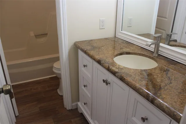 $1,600 | 265 Wayne Drive, Clute, TX 77531