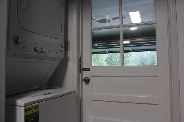 $1,600 | 265 Wayne Drive, Clute, TX 77531