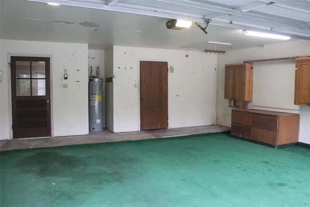 $1,600 | 265 Wayne Drive, Clute, TX 77531