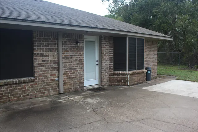 $1,600 | 265 Wayne Drive, Clute, TX 77531