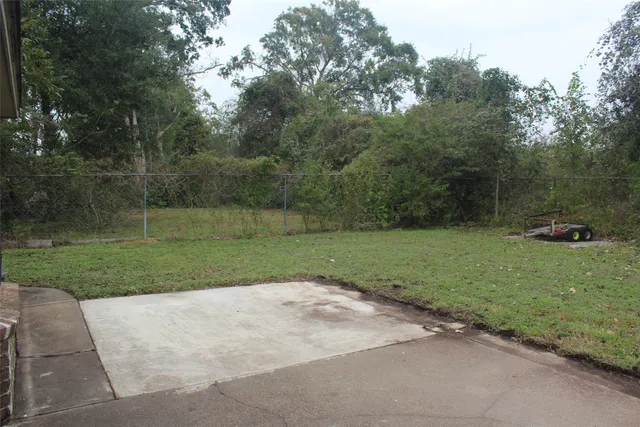 $1,600 | 265 Wayne Drive, Clute, TX 77531