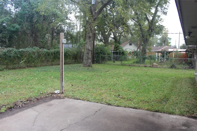 $1,600 | 265 Wayne Drive, Clute, TX 77531