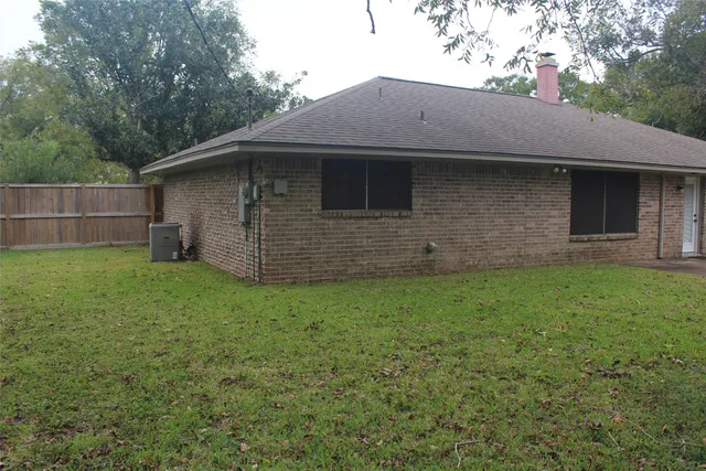 $1,600 | 265 Wayne Drive, Clute, TX 77531