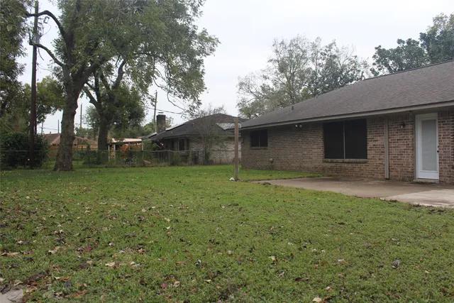 $1,600 | 265 Wayne Drive, Clute, TX 77531