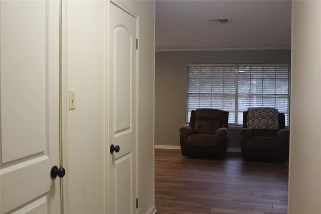 $1,600 | 265 Wayne Drive, Clute, TX 77531