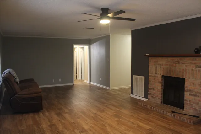 $1,600 | 265 Wayne Drive, Clute, TX 77531