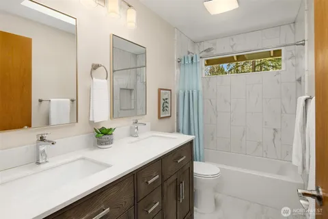 $1,838,000 | 18605 Northeast 191st Street, Woodinville, WA 98077