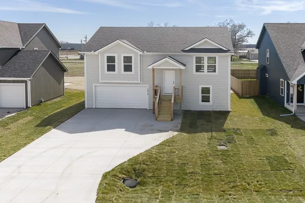 $349,950 | 1007 2nd Street, Perry, KS 66073