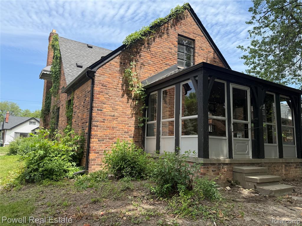 70 Mohawk Road Pontiac, MI 48341 - Photo 3 of 24