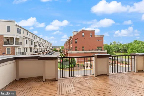 $1,200,000 | 204 Railbender Alley Southeast, Leesburg, VA 20175