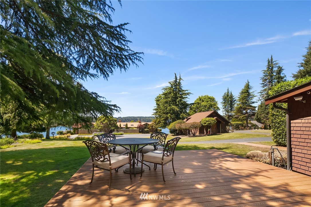 23211 Kingsbury Road Southwest Vashon, WA 98070 - Photo 4 of 25 Gallery Image 4