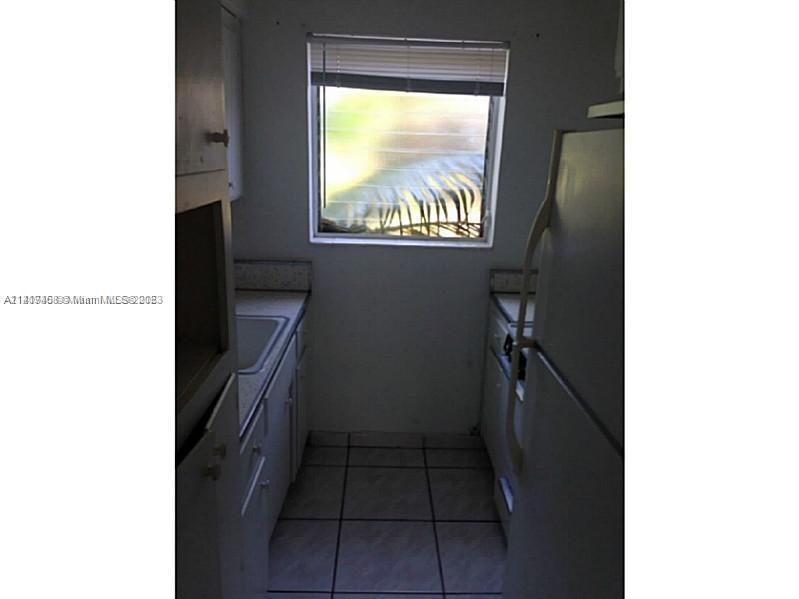 7720 Harding Avenue, Unit 11 Miami Beach, FL 33141 - Photo 5 of 7 a picture of a room