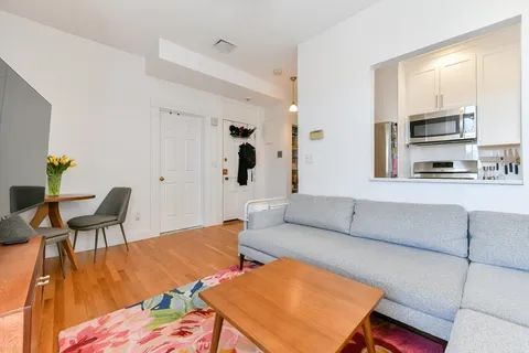 $539,000 | 529 East Broadway, Unit 4, Boston, MA 02127