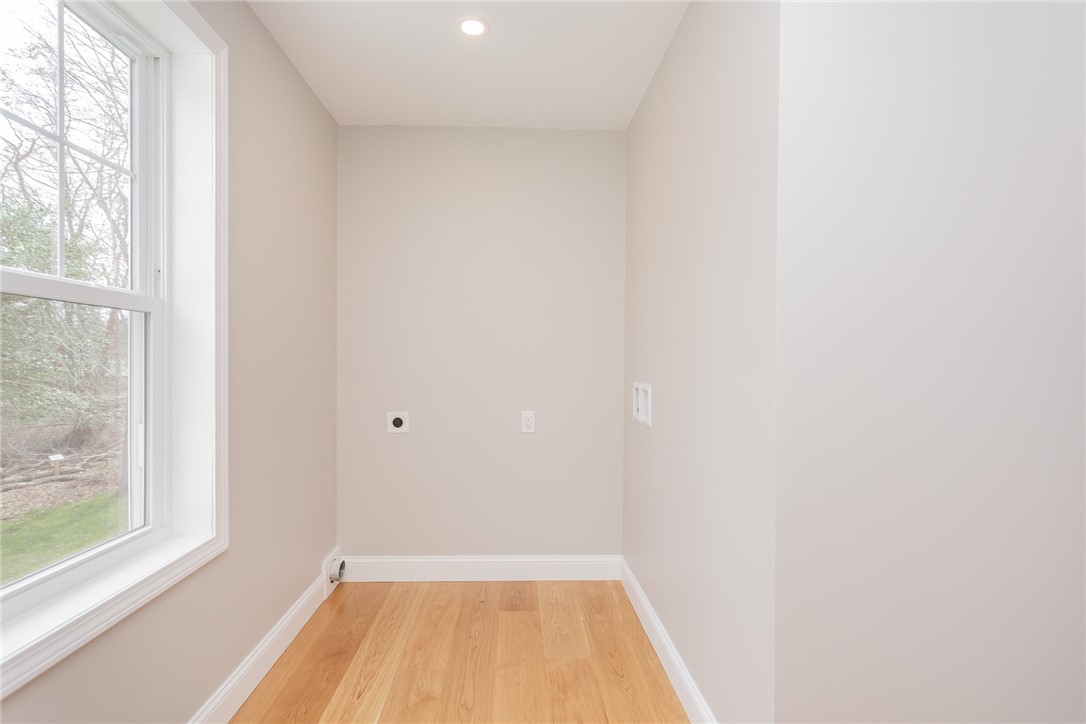 35 Glendale Road Tiverton, RI 02878 - Photo 18 of 47 First Floor